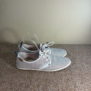 Pikolinos women ivory perforated tie shoe Sz 41 Excellent condition Boho Casual